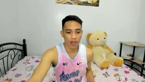 Snapshot of urfucker_vinz chatting on February 25, 5:17 am urfucker_vinz online show from February 25, 5:17 am