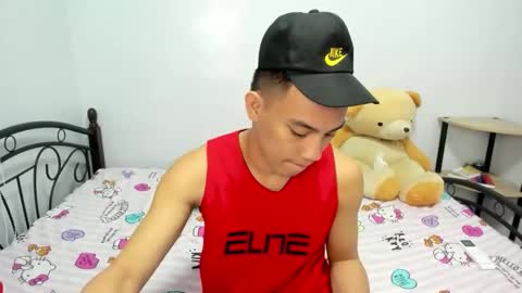 Snapshot of urfucker_vinz chatting on February 28, 12:17 pm urfucker_vinz online show from February 28, 12:17 pm