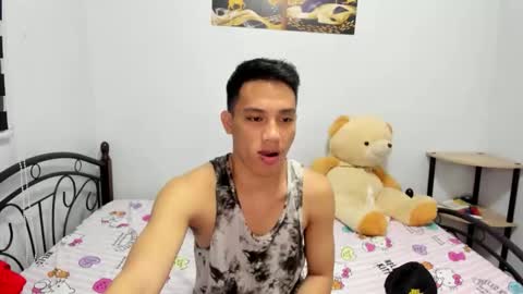 Snapshot of urfucker_vinz chatting on March 4, 12:44 pm urfucker_vinz online show from March 4, 12:44 pm