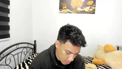 urfucker_vinz online show from May 9, 1:55 am