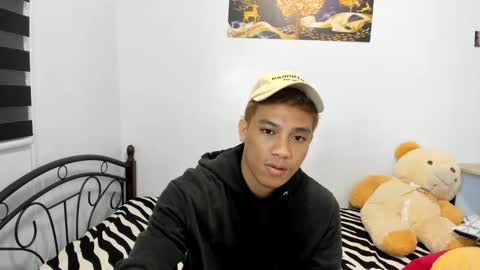 urfucker_vinz online show from May 20, 1:06 pm