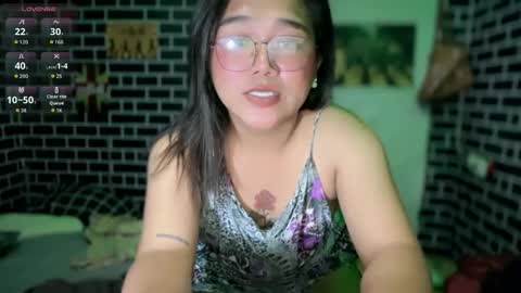 Snapshot of urgirl_dimple chatting on April 9, 6:19 am Dimple online show from April 9, 6:19 am