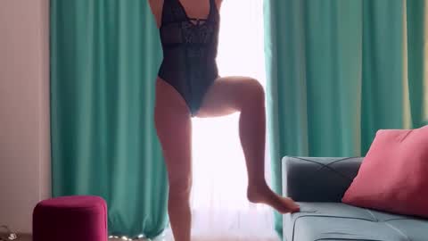 Jenny online show from October 9, 11:30 am