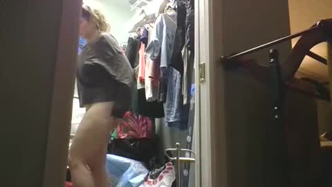 Snapshot of urgreeneyedgoodgirl chatting on February 5, 12:15 am UrGreenEyedGoodGirl online show from February 5, 12:15 am