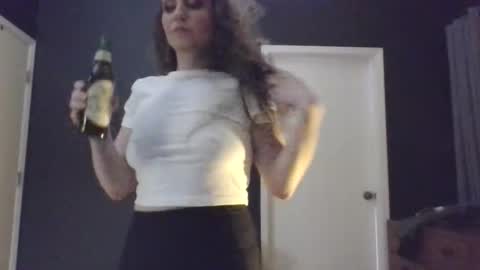 Snapshot of urgreeneyedgoodgirl chatting on February 6, 1:32 am UrGreenEyedGoodGirl online show from February 6, 1:32 am