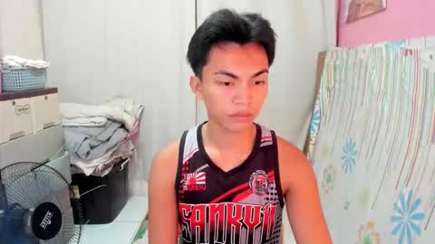 Snapshot of urguy_marco chatting on June 4, 6:25 pm urguy_marco online show from June 4, 6:25 pm
