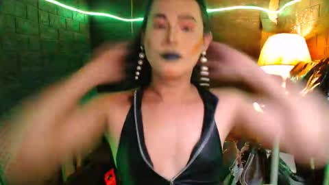 Snapshot of urhardcockqueenxxx chatting on February 15, 9:55 pm queen norelle online show from February 15, 9:55 pm