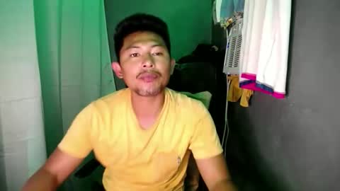 Snapshot of urhotboyasian_angelo143 chatting on September 16, 11:22 am hi im angelo online show from September 16, 11:22 am