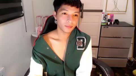 Snapshot of urhotethanxx chatting on April 16, 4:52 pm Ethan online show from April 16, 4:52 pm