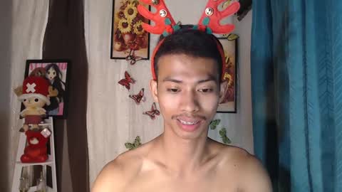 Snapshot of urhotfuckingass chatting on December 29, 2:21 pm richard online show from December 29, 2:21 pm