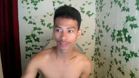 Snapshot of urhotfuckingass chatting on December 30, 2:09 am richard online show from December 30, 2:09 am