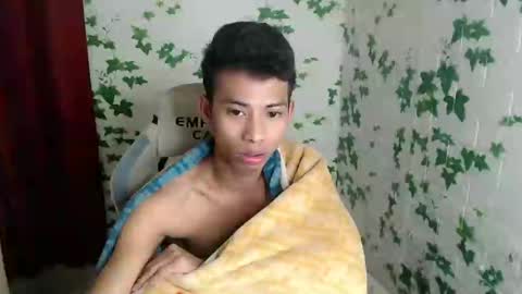 Snapshot of urhotfuckingass chatting on January 16, 2:51 am richard online show from January 16, 2:51 am