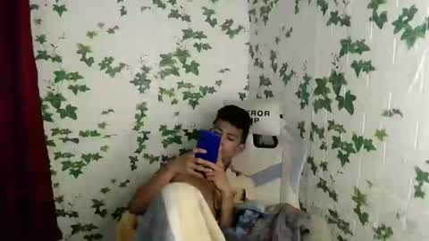 Snapshot of urhotfuckingass chatting on January 27, 5:14 am richard online show from January 27, 5:14 am