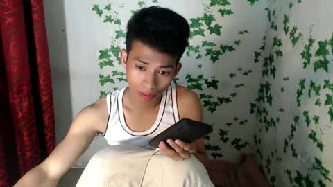 Snapshot of urhotfuckingass chatting on February 21, 7:01 am richard online show from February 21, 7:01 am