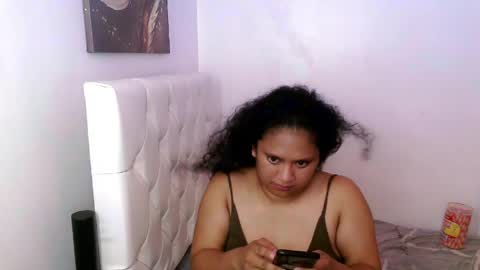 Snapshot of urhotmariahclara chatting on May 22, 4:23 pm Anna online show from May 22, 4:23 pm