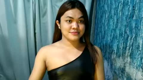 urhottie_bella online show from June 18, 2:45 am