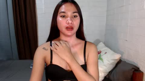 Snapshot of urhottylicious_cum chatting on January 3, 9:04 am urhottylicious_cum online show from January 3, 9:04 am