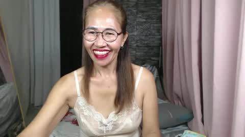 urhotvivian11 online show from March 2, 5:19 am