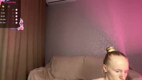 Snapshot of uriyani chatting on October 14, 7:03 pm ElizabethLizy online show from October 14, 7:03 pm