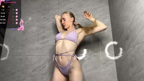 ElizabethLizy online show from November 6, 6:09 pm