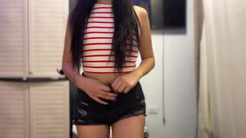 Snapshot of urkatiecookie chatting on March 13, 5:47 am Amira online show from March 13, 5:47 am