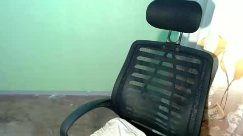 Snapshot of urlatino_rey chatting on October 2, 10:11 am urlatino_rey online show from October 2, 10:11 am