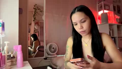 urlittlefilipina online show from December 4, 4:38 pm