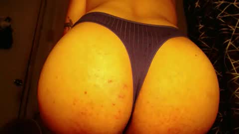 Snapshot of urlovely_hait chatting on April 5, 10:29 pm Sham online show from April 5, 10:29 pm