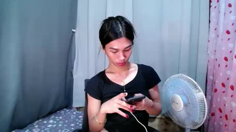 urloverjasmine_xx online show from May 15, 11:12 pm