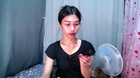urloverjasmine_xx online show from May 15, 11:23 pm