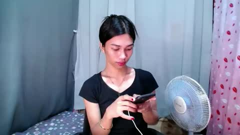 urloverjasmine_xx online show from May 15, 11:56 pm