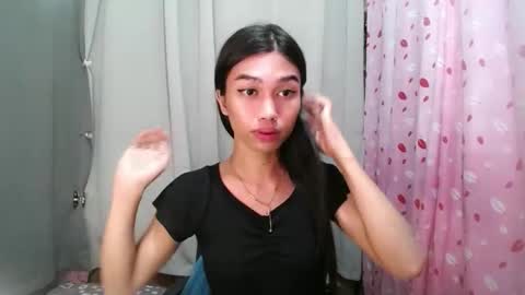 urloverjasmine_xx online show from May 18, 1:13 am