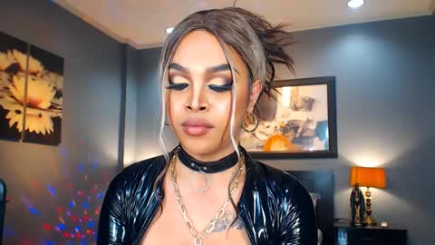 UrMajestyTyra online show from December 4, 7:28 am