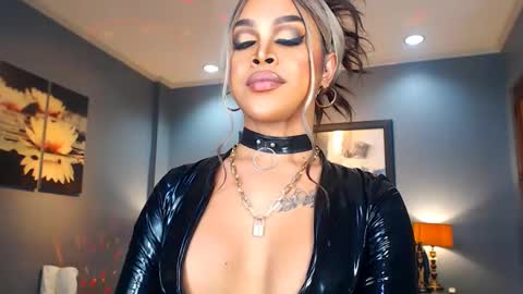 UrMajestyTyra online show from December 5, 3:48 am