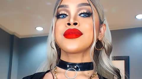 UrMajestyTyra online show from December 8, 12:07 am