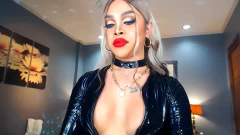 UrMajestyTyra online show from December 8, 3:10 am