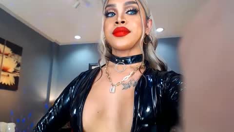 UrMajestyTyra online show from December 8, 6:22 am