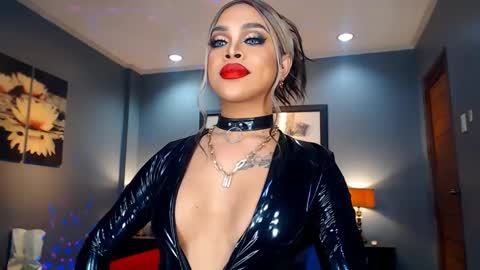UrMajestyTyra online show from December 9, 11:45 pm