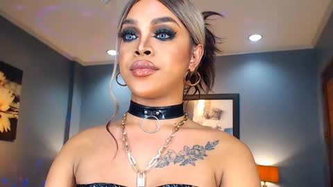 UrMajestyTyra online show from December 17, 6:02 am