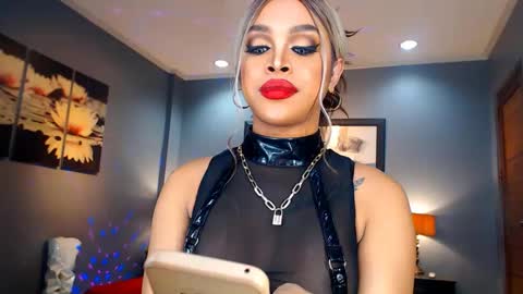 UrMajestyTyra online show from December 18, 1:37 am
