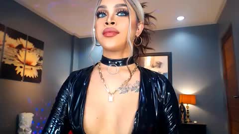 UrMajestyTyra online show from December 18, 11:19 pm