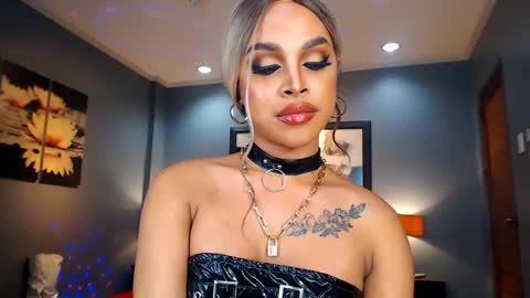 UrMajestyTyra online show from December 19, 5:29 am