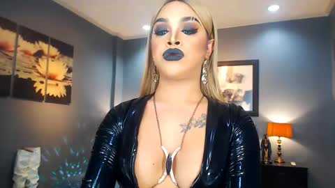 UrMajestyTyra online show from February 24, 1:57 am