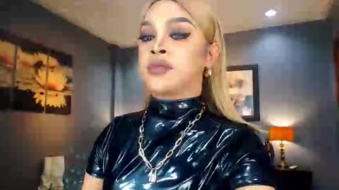 UrMajestyTyra online show from March 9, 6:06 am
