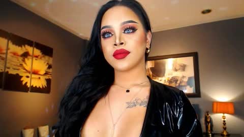 UrMajestyTyra online show from November 14, 1:15 am