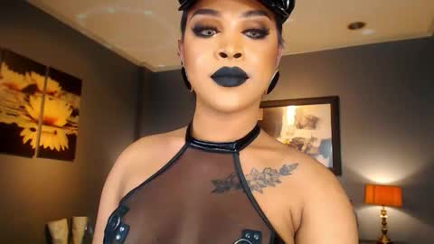 UrMajestyTyra online show from March 6, 1:02 am