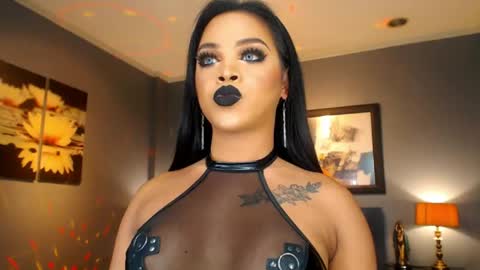 UrMajestyTyra online show from May 2, 12:48 am