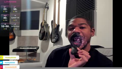 Snapshot of urnewdaddy90 chatting on January 16, 8:43 am Big Daddy online show from January 16, 8:43 am