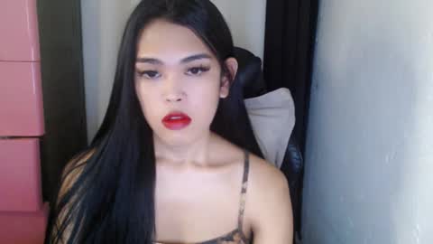 Snapshot of urpinayjenfuckerxxx chatting on January 13, 1:02 am Jenny online show from January 13, 1:02 am