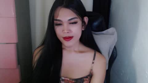 Snapshot of urpinayjenfuckerxxx chatting on January 13, 4:07 am Jenny online show from January 13, 4:07 am